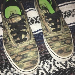CAMO VANS