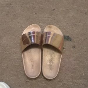 Slippers / slides