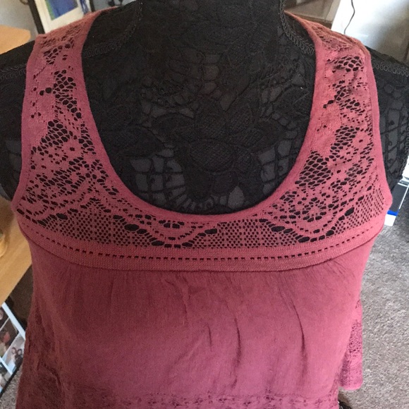 AEO SUNMER RED / PURPLE LACE TOP - Picture 3 of 7