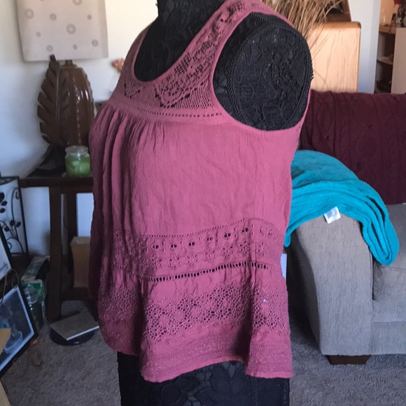 AEO SUNMER RED / PURPLE LACE TOP - Picture 5 of 7