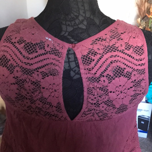 AEO SUNMER RED / PURPLE LACE TOP - Picture 6 of 7