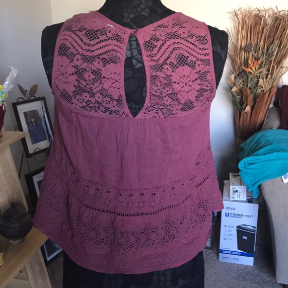 AEO SUNMER RED / PURPLE LACE TOP - Picture 7 of 7