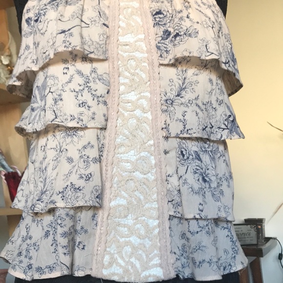 CUTE LIGHT PINK. BLUE FLORAL RUFFLED TOP - Picture 2 of 6