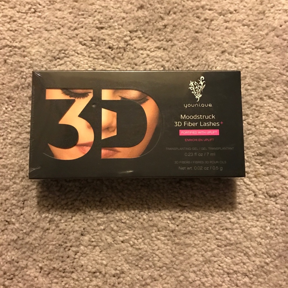 Younique mood struck 3D fiber lashes mascara