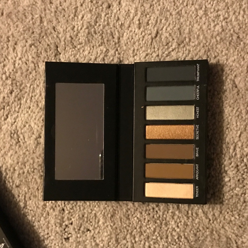 Younique shadow palette