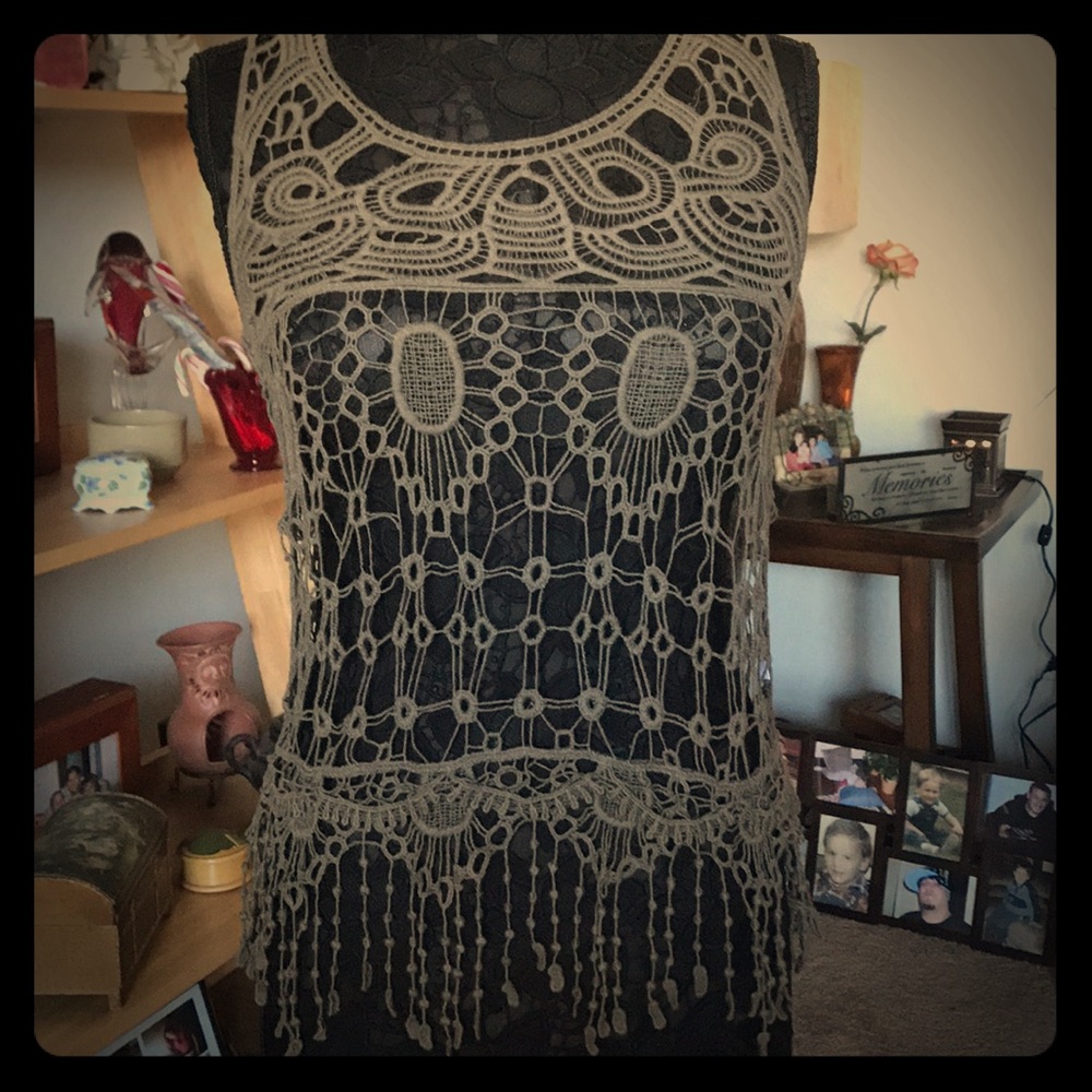 CUTE ARMY GREEN CROCHET LACE TOP
