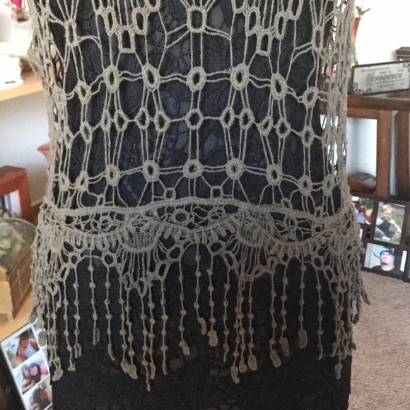 CUTE ARMY GREEN CROCHET LACE TOP - Picture 2 of 6