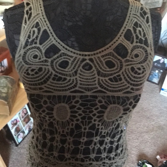 CUTE ARMY GREEN CROCHET LACE TOP - Picture 3 of 6