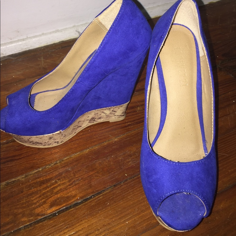 Blue wedges
