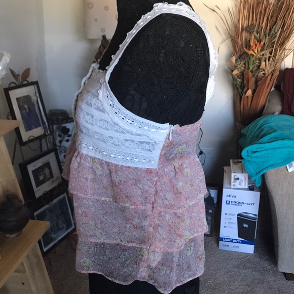 AEO PINK CHIFFON LIGHT FLORAL CAMI - Picture 5 of 6