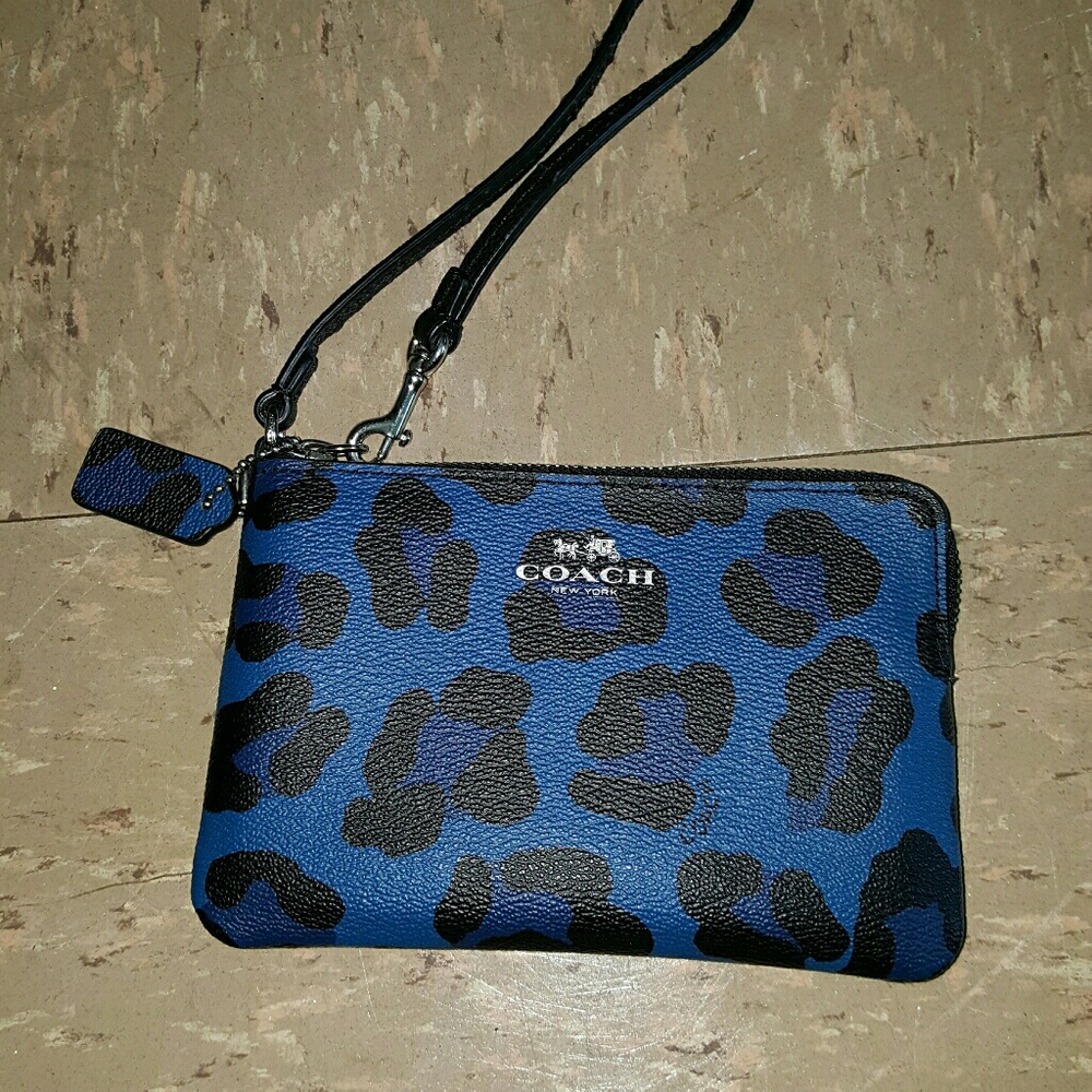 Coach clutch/wristlet