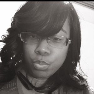 Meet your Posher, Ebony