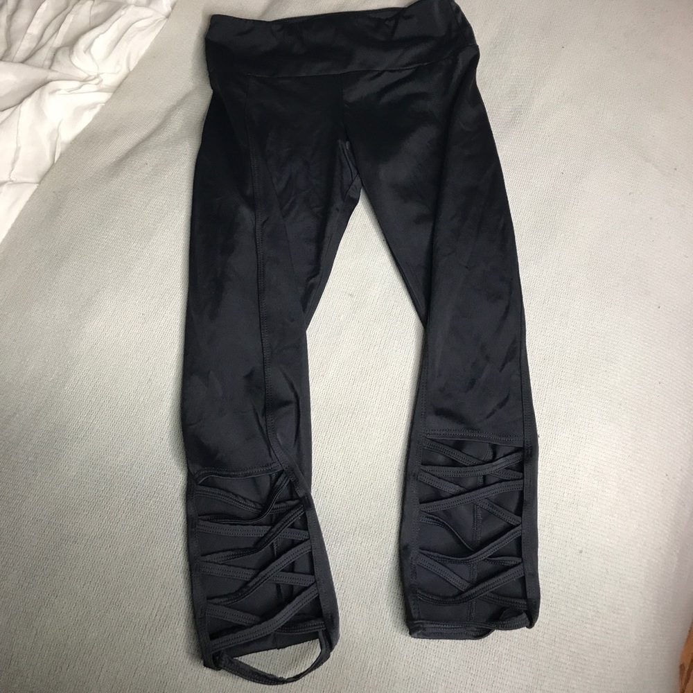 Onzie crops