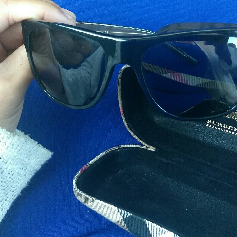 Burberry Sunglasses - Picture 2 of 2