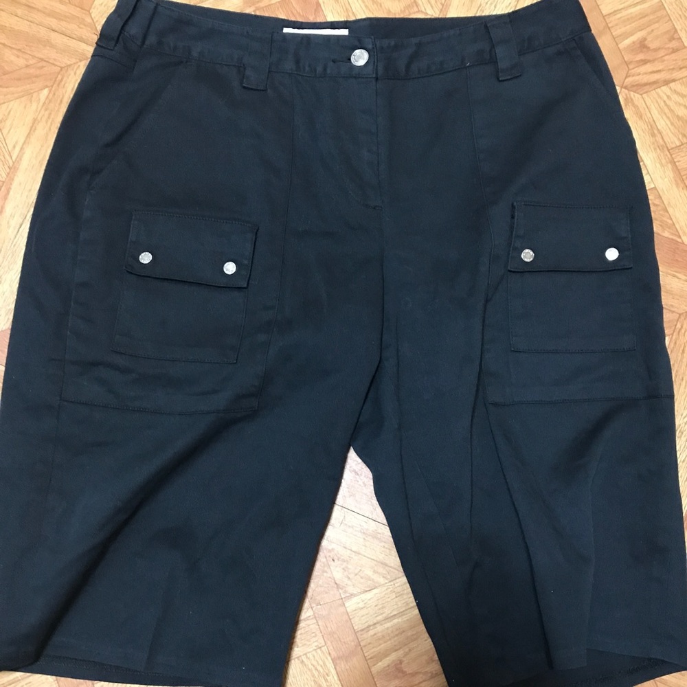 Micheal Kors Women's brand new navy blue shorts!!!