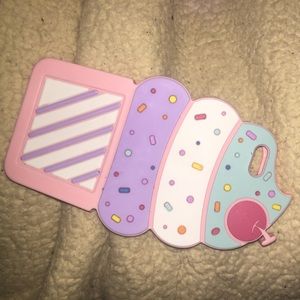 A CUPCAKE IPHONE 6 PLUS OR 6S PLUS CASE.