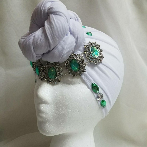 Crown by Ra\'dhiya A\'set