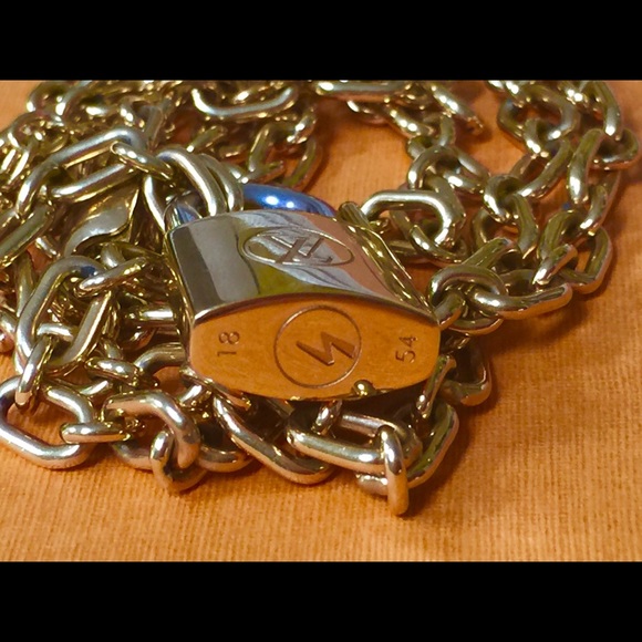 ❌SOLD❌ 💯 AUTH LV LOCKME PENDANT NECKLACE - Picture 5 of 8