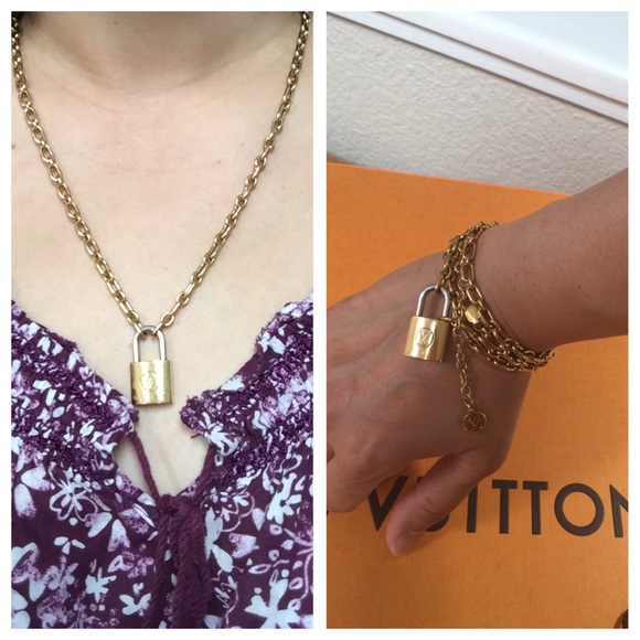 ❌SOLD❌ 💯 AUTH LV LOCKME PENDANT NECKLACE - Picture 2 of 8