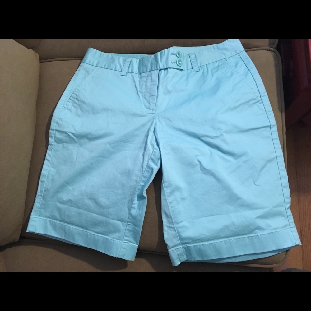 Vineyard Vines size 4 light blue Bermuda shorts