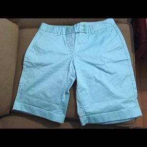 Vineyard Vines size 4 light blue Bermuda shorts