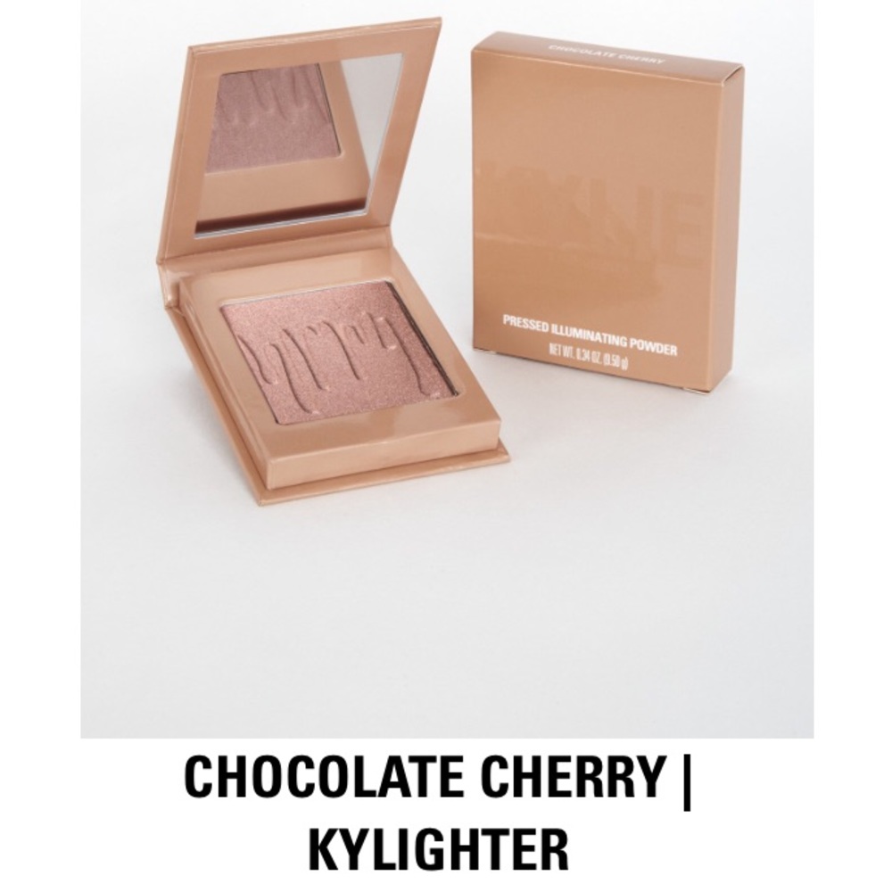 Kylie Jenner highlighter