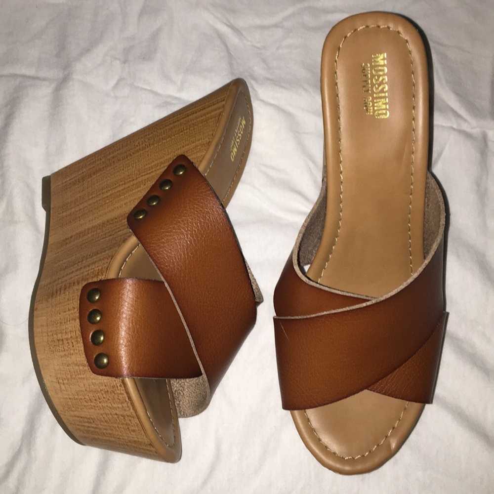 🚫SOLD🚫 Cross over summer wedges!