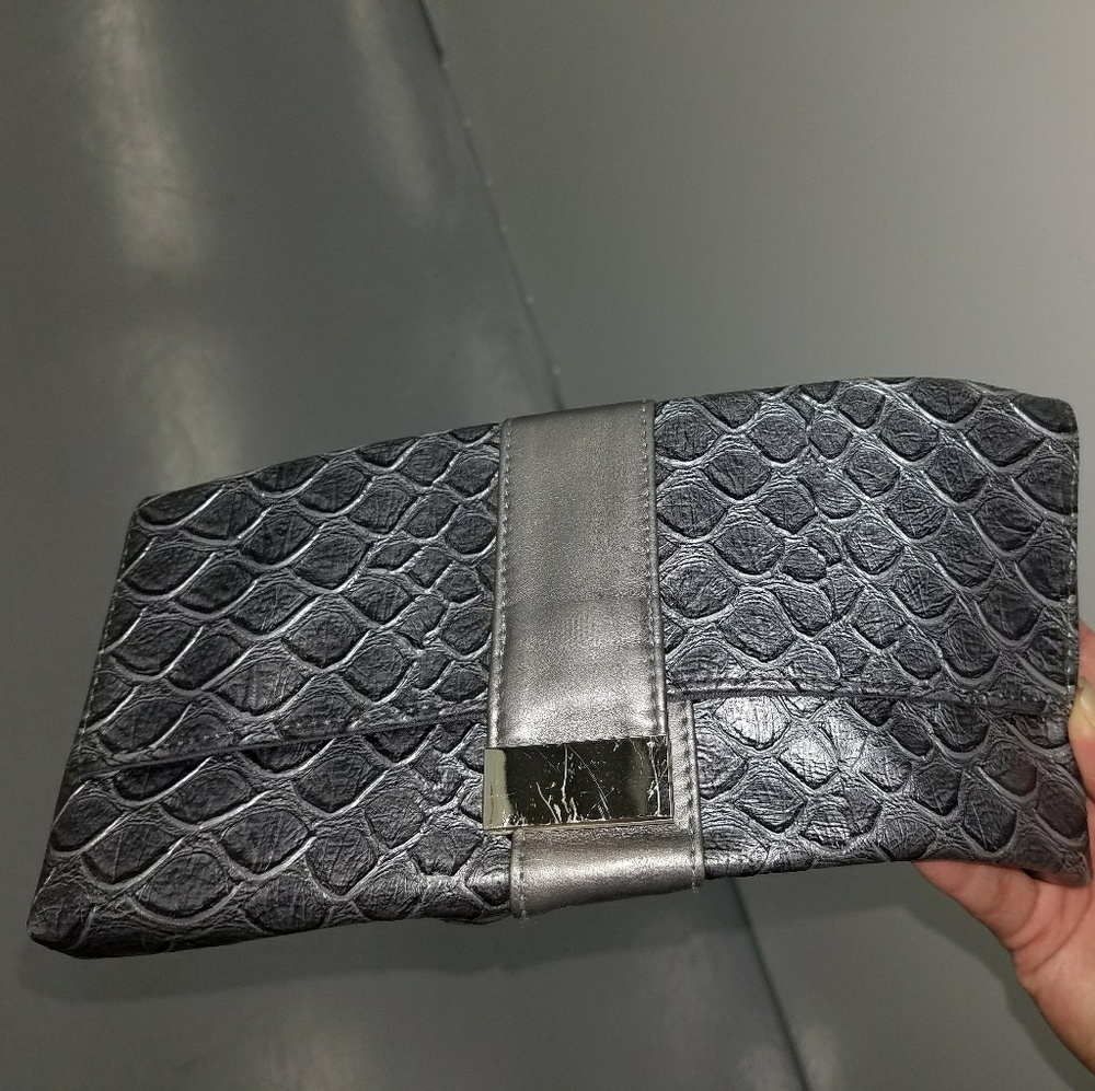 Gray clutch