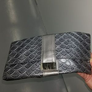 Gray clutch