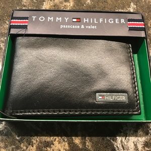 Tommy Hilfiger Men's wallet