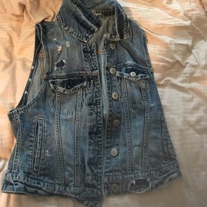 American eagle distressed denim vest M