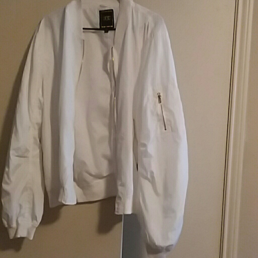 A white bomer jacket brand new