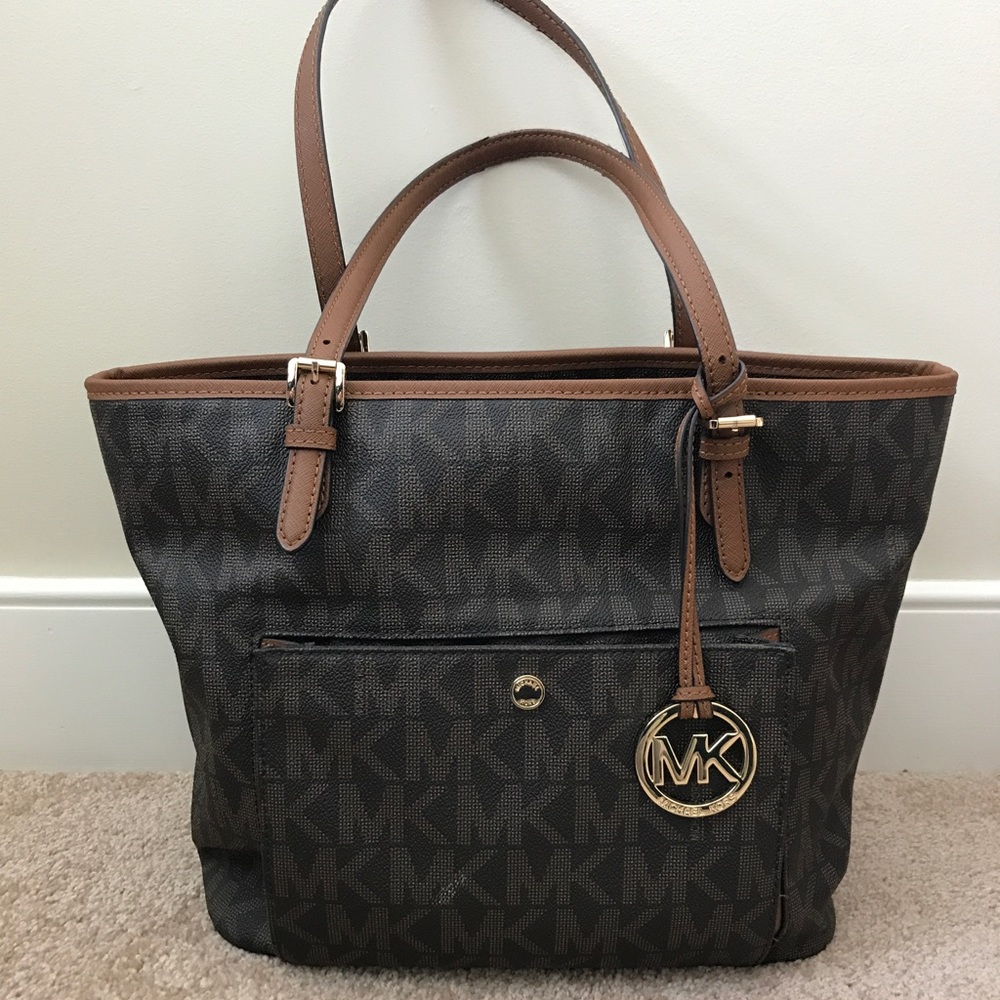 MICHAEL KORS JET SET BAG!