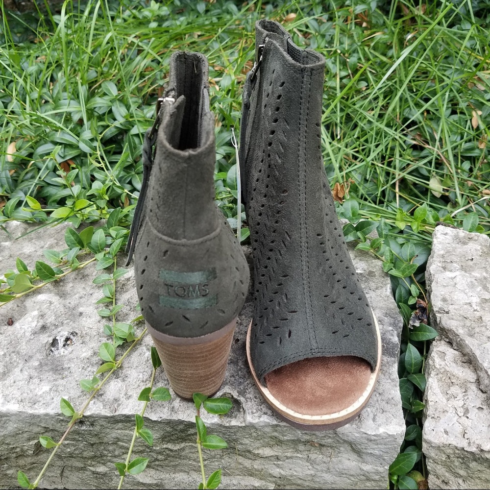 NWOT TOMS Green Suede Peep Toe Heels - Picture 2 of 4