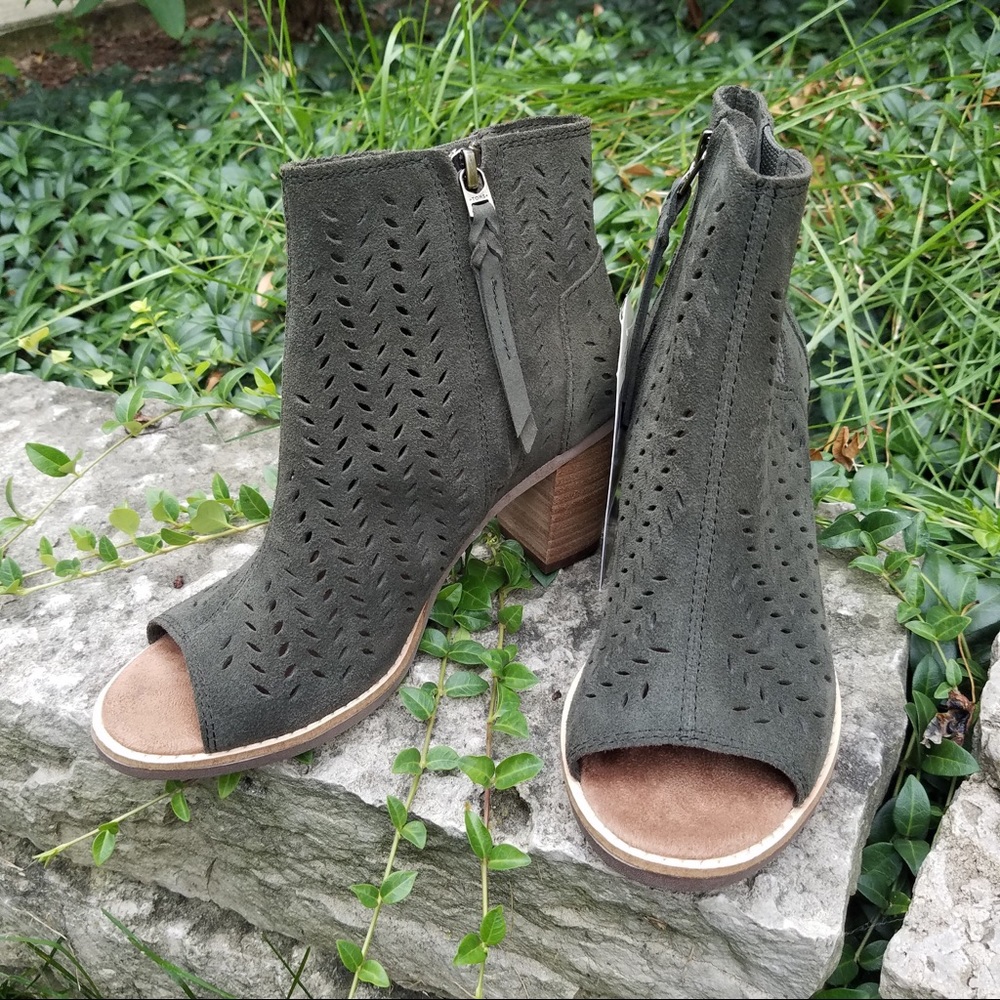 NWOT TOMS Green Suede Peep Toe Heels - Picture 4 of 4