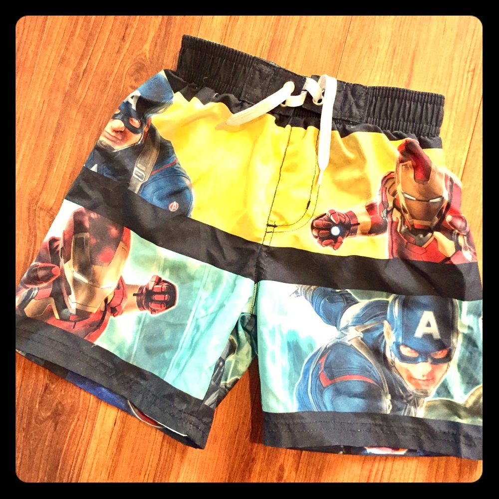 Trunks **FREE** sun shirt -- AVENGERS! sz 4/5☀️