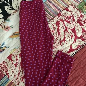 BNWT LuLaRoe OS Leggings - Maroon w/Polka-Dots