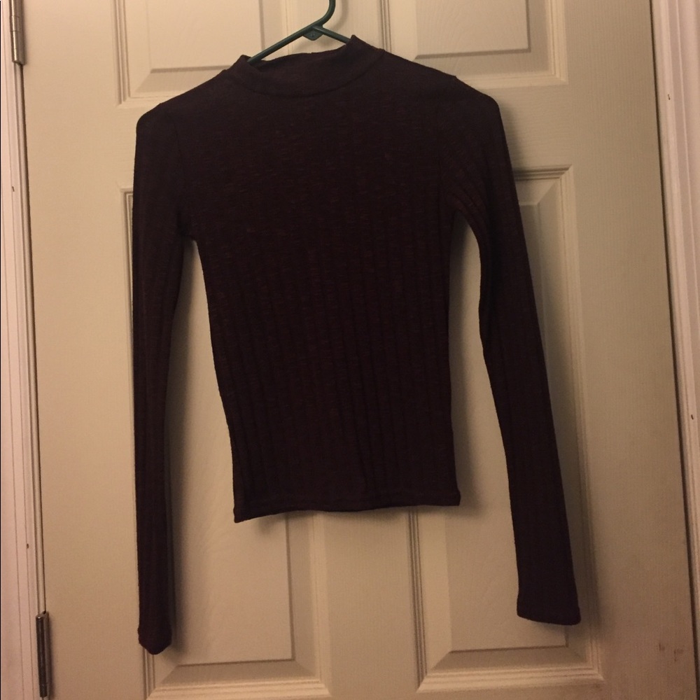 Maroon turtl neck