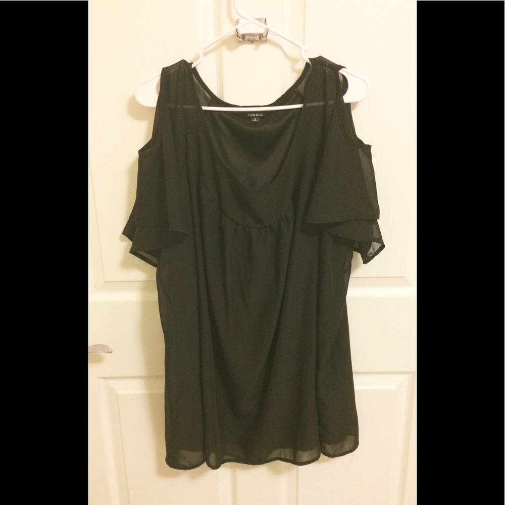 Torrid cold shoulder top size 3