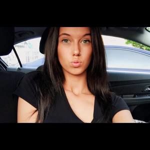 Meet your Posher, Halie