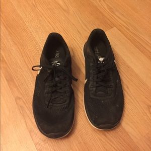 Used Nike tennis shoes size 8