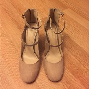 Light pink/ tope heals size 8