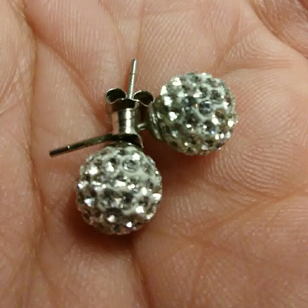 Swarovsk stud earrings & salt water pearl earrings