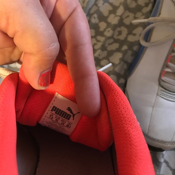 Women's puma running shoes - Picture 2 of 5