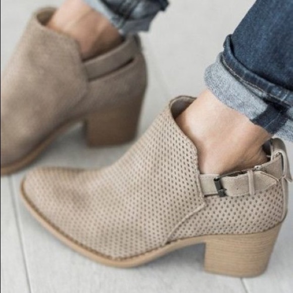 The NEW Boutique Shoes - Stone Buckle Booties