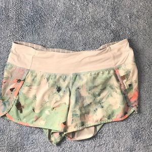 Lululemon short- siZe 8- multicolor