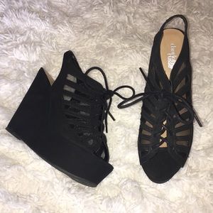 Black Wedges