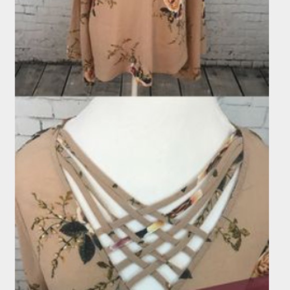 Floral blouse with bell sleeves - Picture 2 of 3