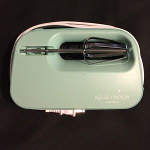 Kelsey Nixon hand mixer (aqua)
