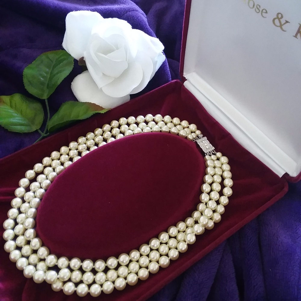 Triple strand pearl necklace-Jacqueline Kennedy